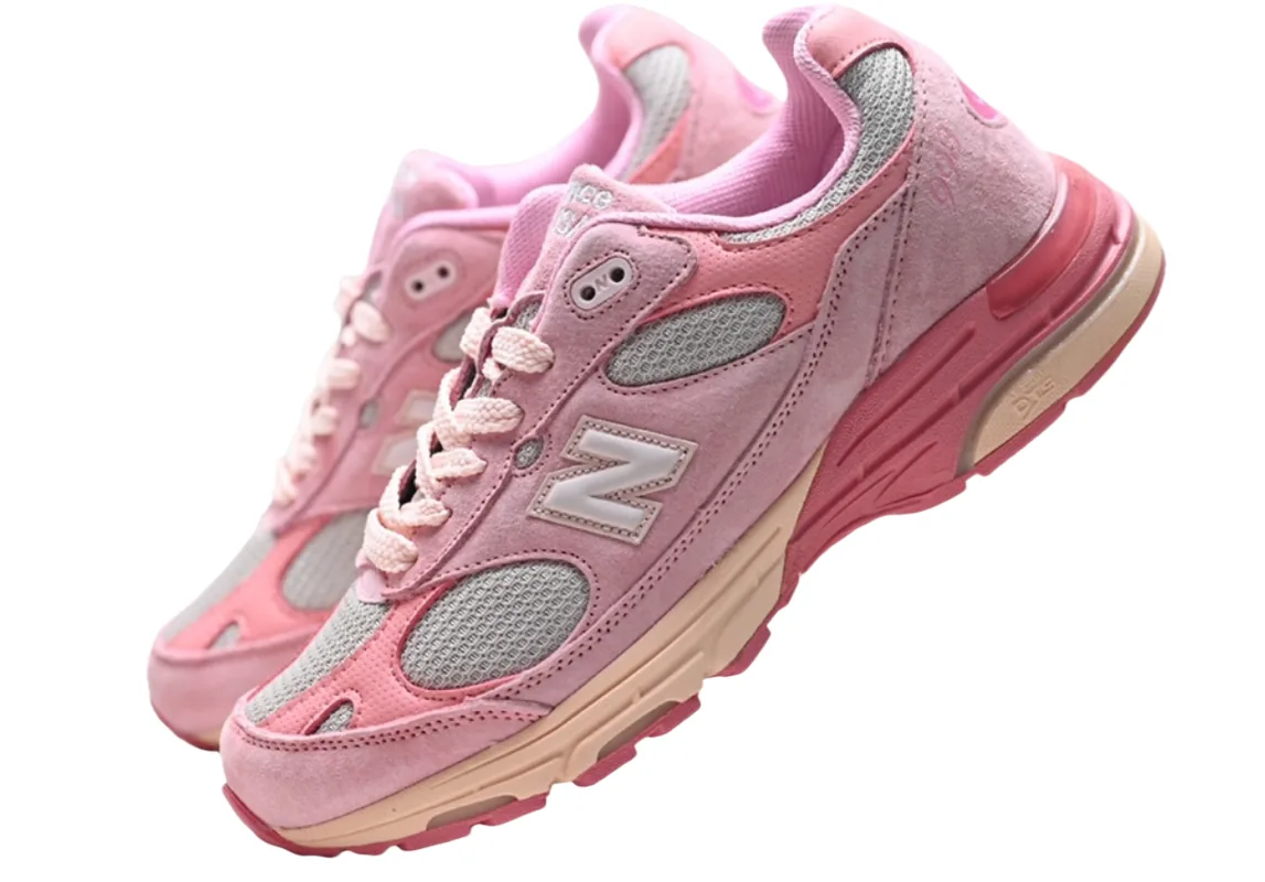 New Balance MR993 footwear product reference on a clean background