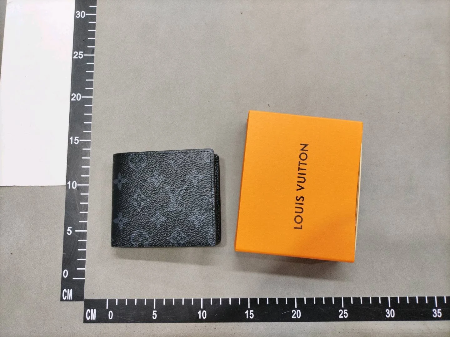 QC photo 1 for LV Wallet