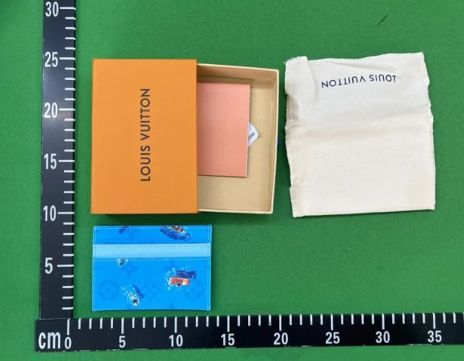 QC photo 1 for LV Wallet