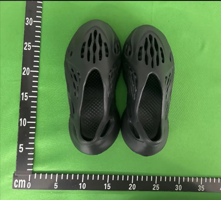 QC photo reference for Yeezy Foam
