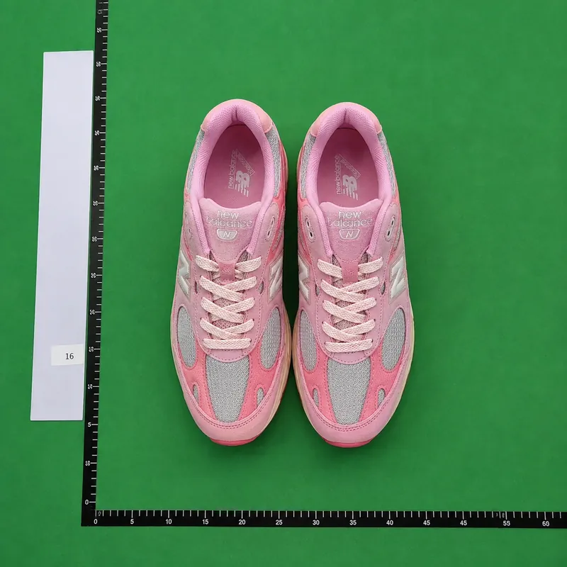 QC photo reference for New Balance MR993
