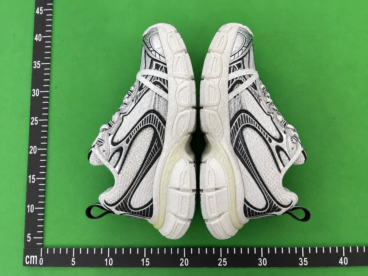 QC photo reference for Balenciaga 3XL — White & Black