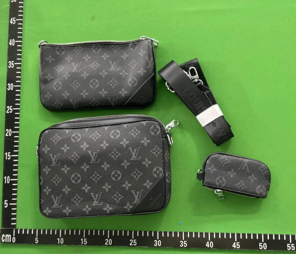 QC photo 1 for Louis Vuitton Duo Messenger