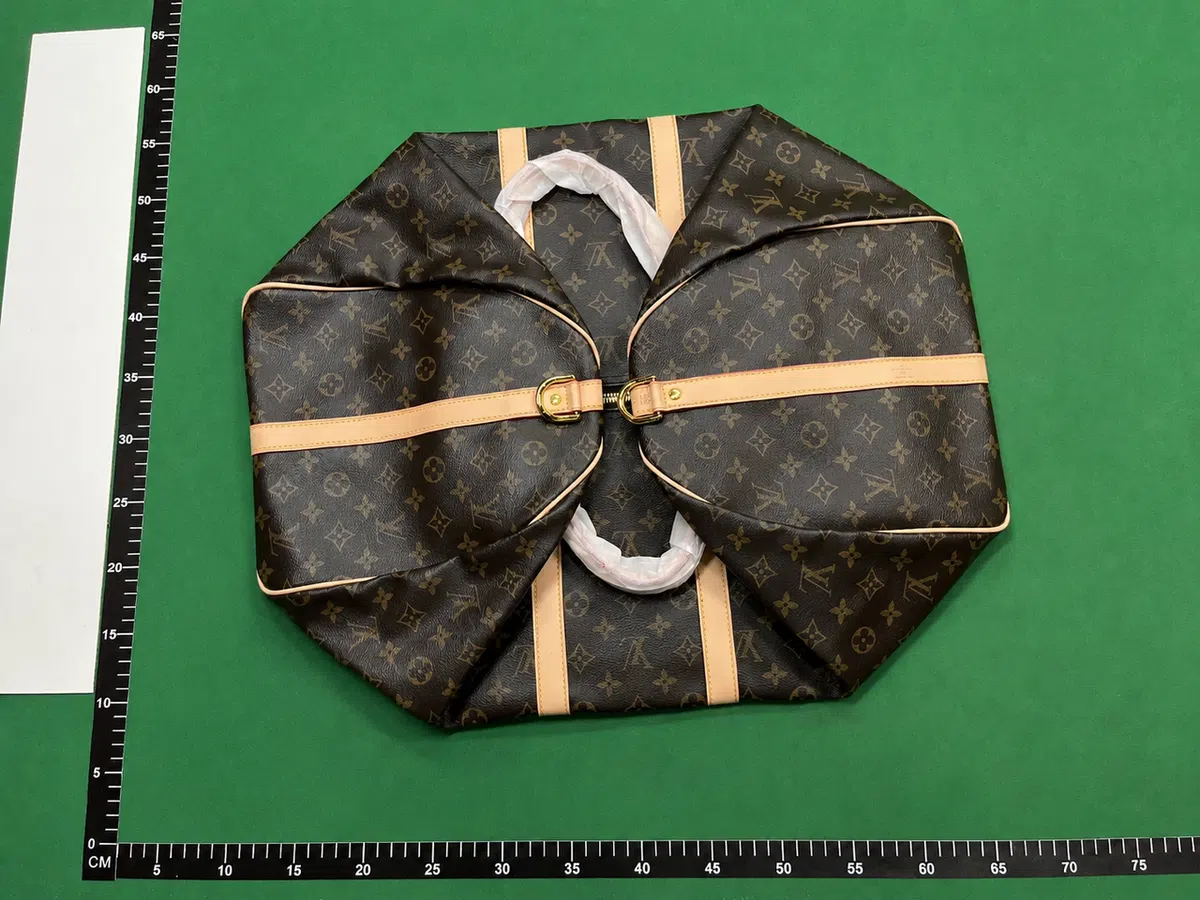 QC photo 2 for Louis Vuitton Keepall Bandoulière