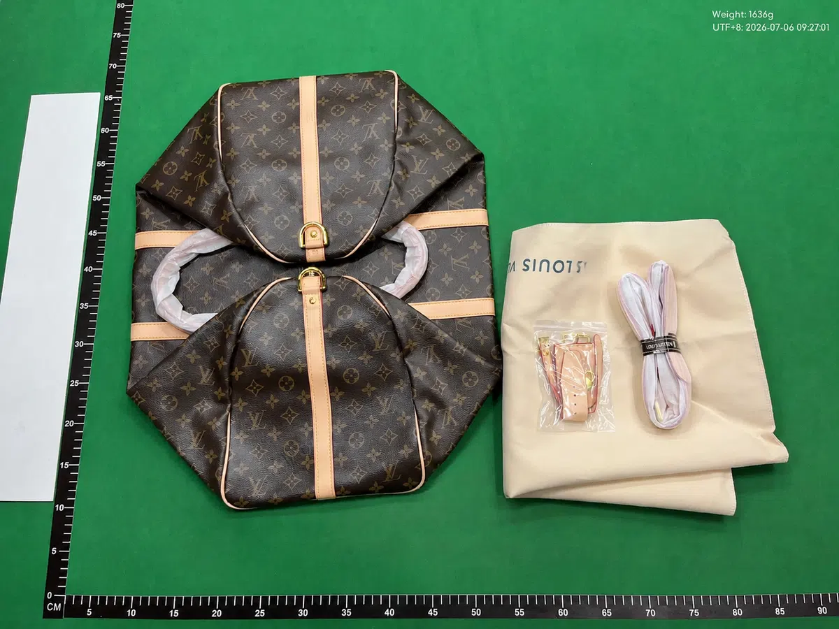 QC photo 3 for Louis Vuitton Keepall Bandoulière