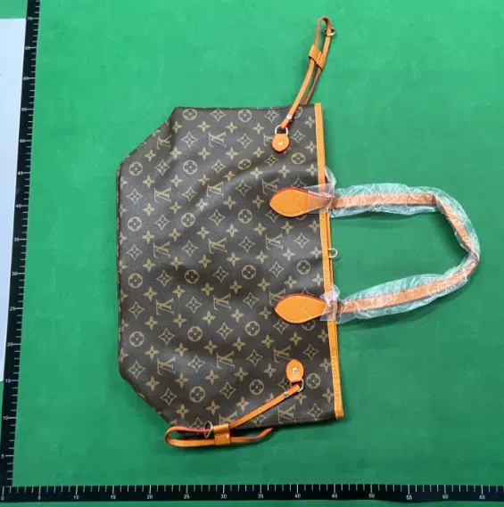 QC photo 1 for Louis Vuitton Neverfull Inside Out MM